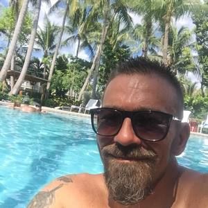 Meet your Posher, Les